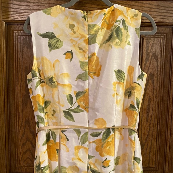 🌼💛 Yellow Floral Dress 🌼💛 - Picture 5 of 5